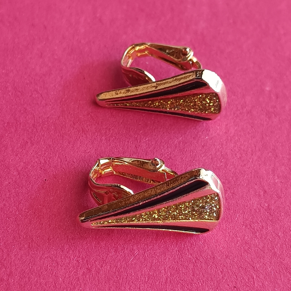 Vintage clip on earrings gold tone and black Vandoran